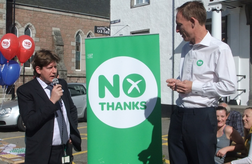 Alexander Burnett with Jim Murphy during Scottish Referendum campaign